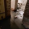 В Уральске нечистотами затопило подвал многоэтажного дома