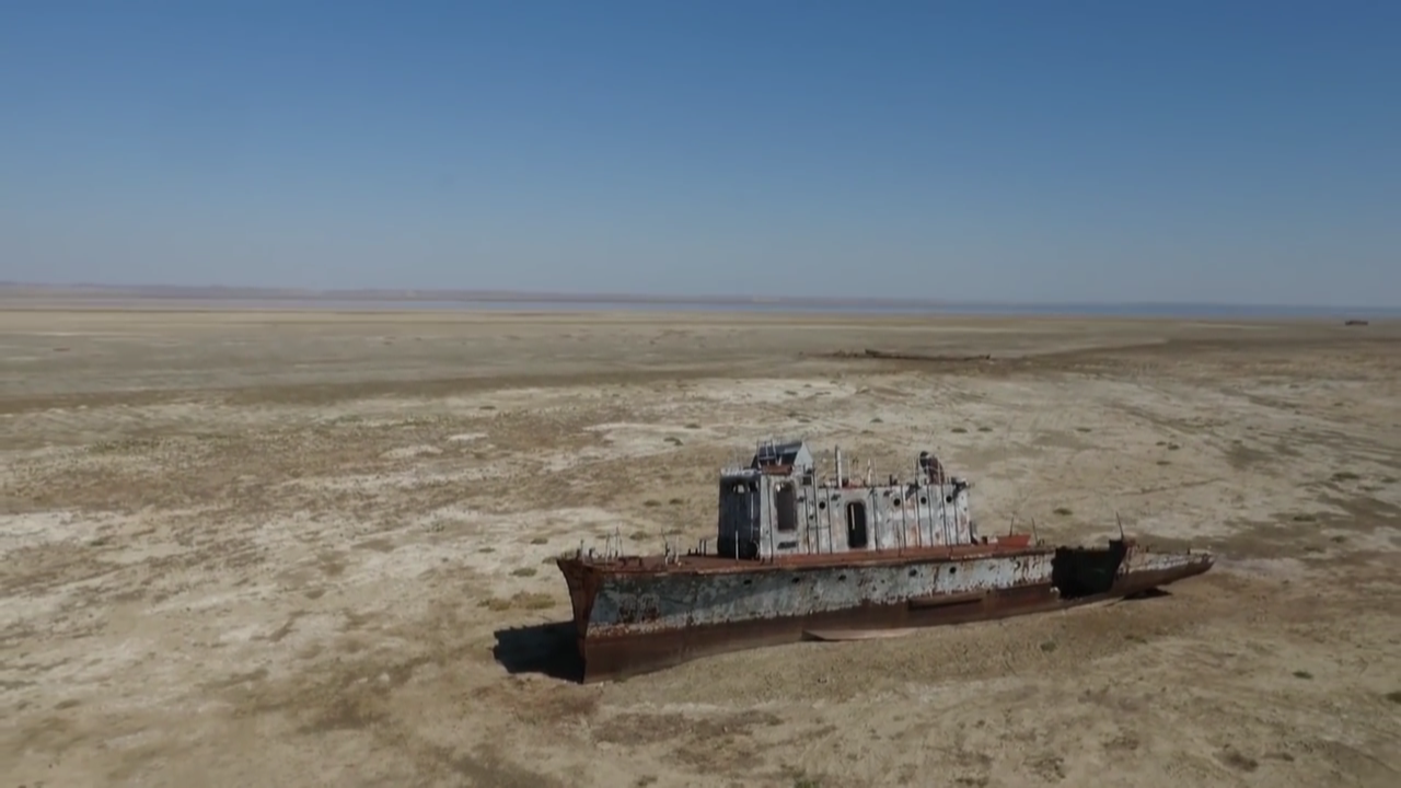 Что стало причиной обмеления аральского моря. Аральское море сейчас 2021. Аральское море 2021 плотина. Аральском море 2021 экспедиции. Аральское море 2021 купание.